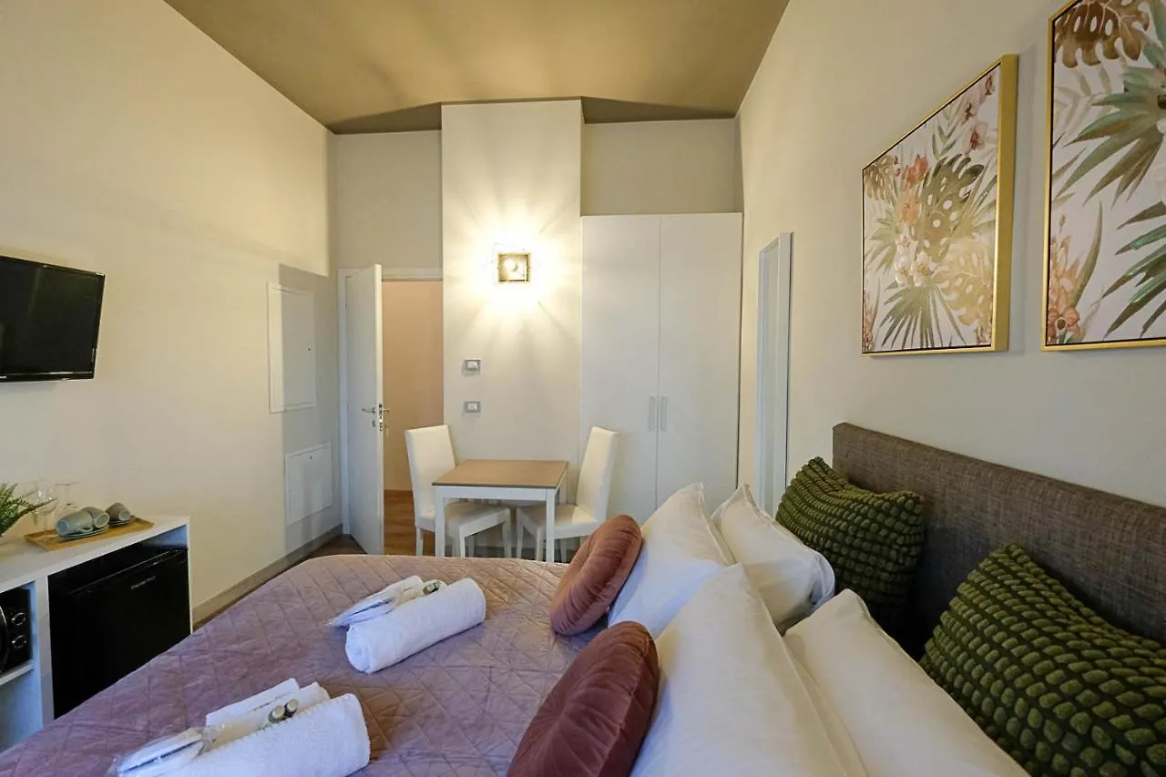 Verona Suites And Rooms 0*,
