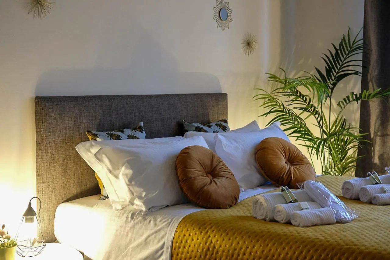 Verona Suites And Rooms 0*,