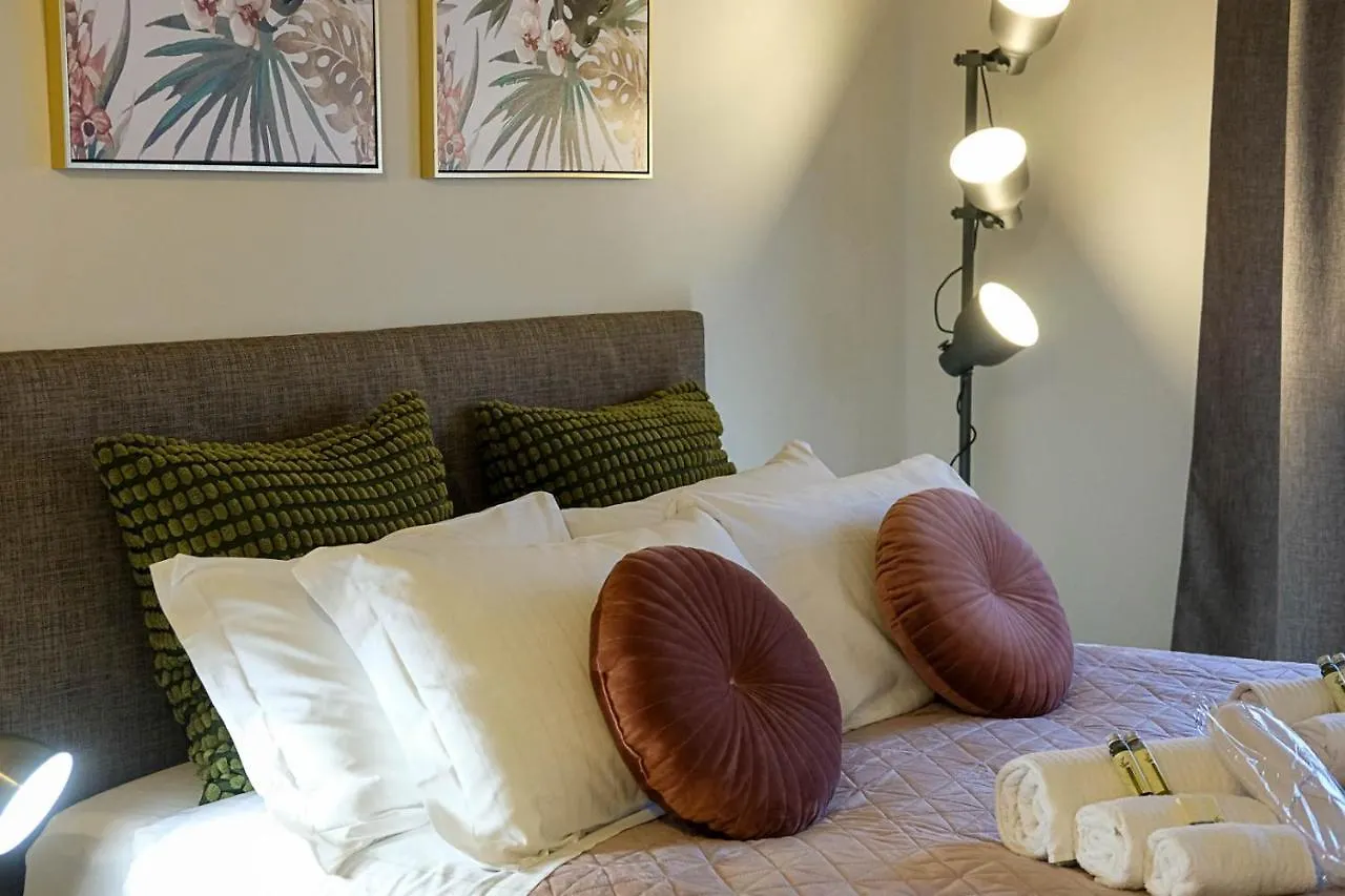 Verona Suites And Rooms 0*,  Italy