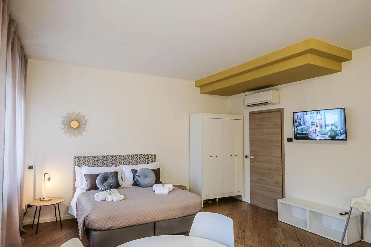 Verona Suites And Rooms 0*,  Italië