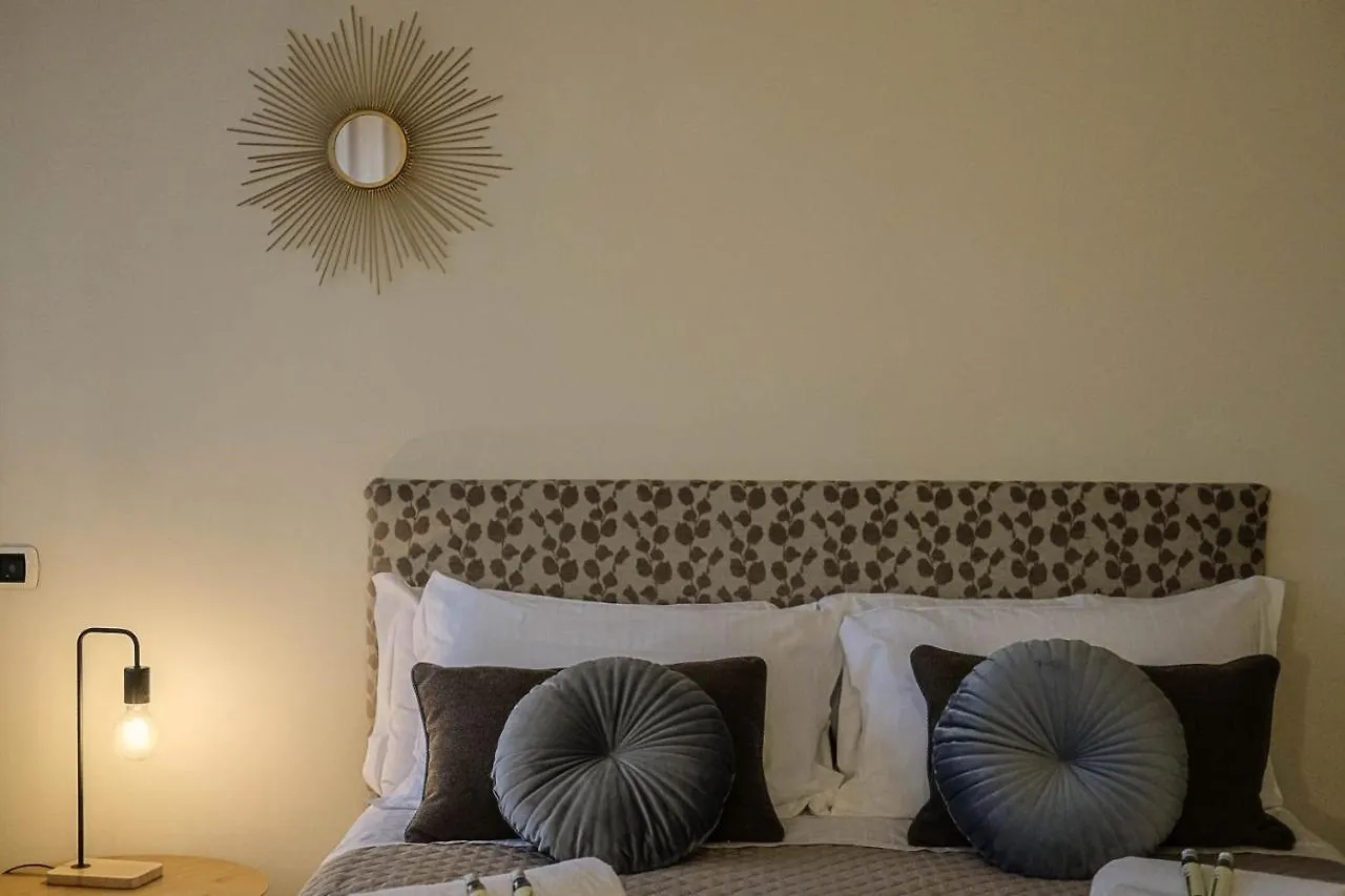 Verona Suites And Rooms 0*,